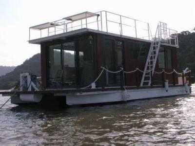 Pontoon Boat Build Home Made [How To &amp; DIY Building Plans]
