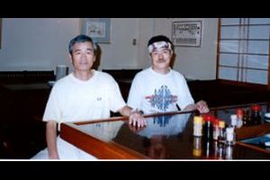 左が先代店主の遠藤氏。右が2代目店主の井手瀬さん。