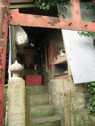 鈴ヶ森稲荷神社・お社１(2012.05.11)