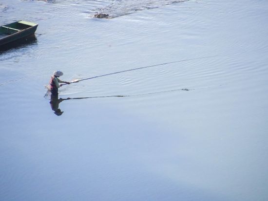 相模川の釣り人