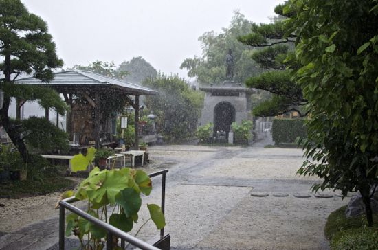 龍谷寺の豪雨