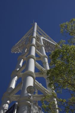 横浜球場の照明の鉄塔