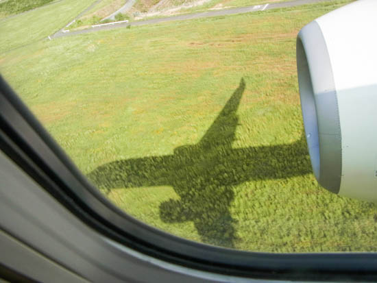 着陸時の飛行機の影5