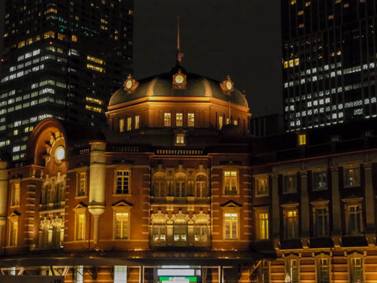 100年前の姿に戻った夜の東京駅