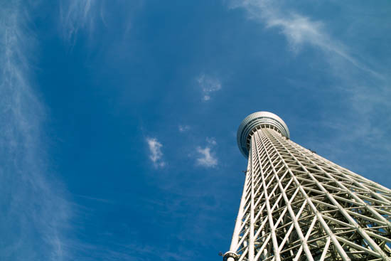 東京スカイツリーと笑う雲