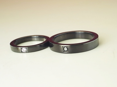 結婚指輪　黒