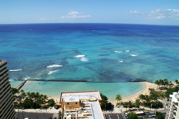 ハワイの青い海