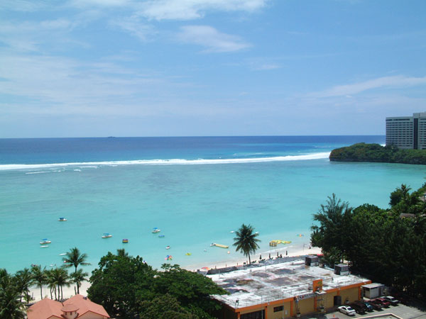 ホテルから見えるグアムの海